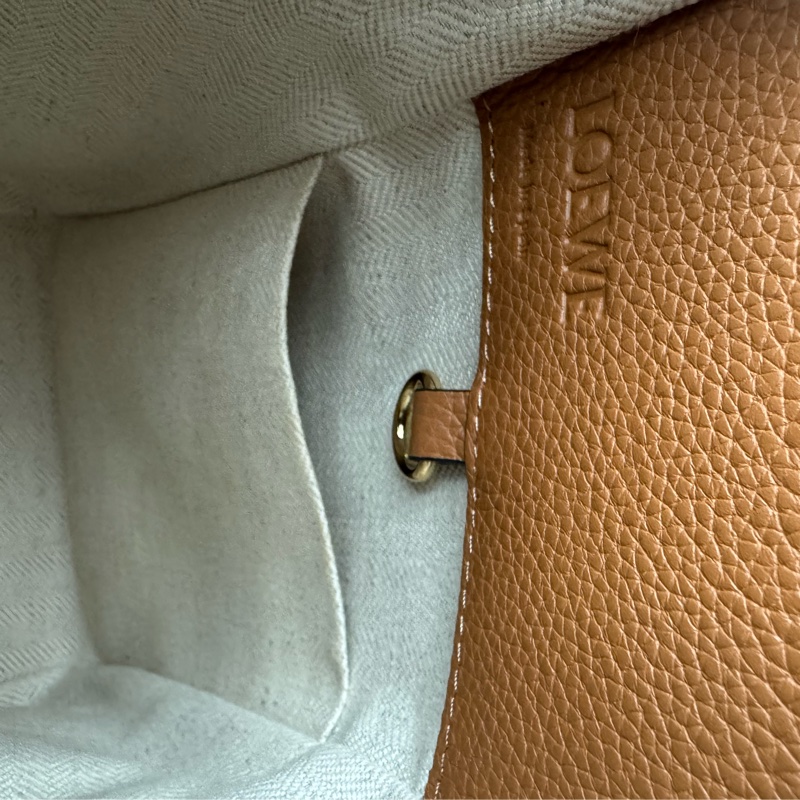 Loewe焦糖色吊床包mini-18