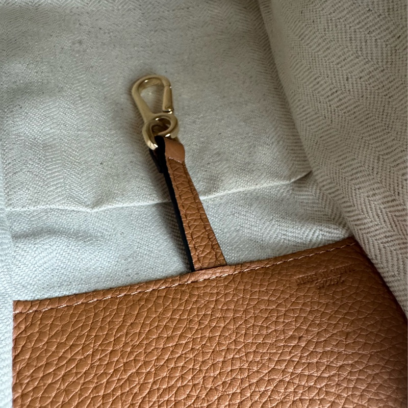 Loewe焦糖色吊床包mini-19