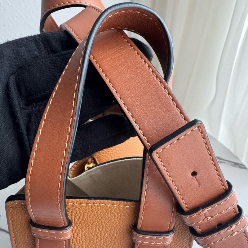 Loewe焦糖色吊床包mini-21