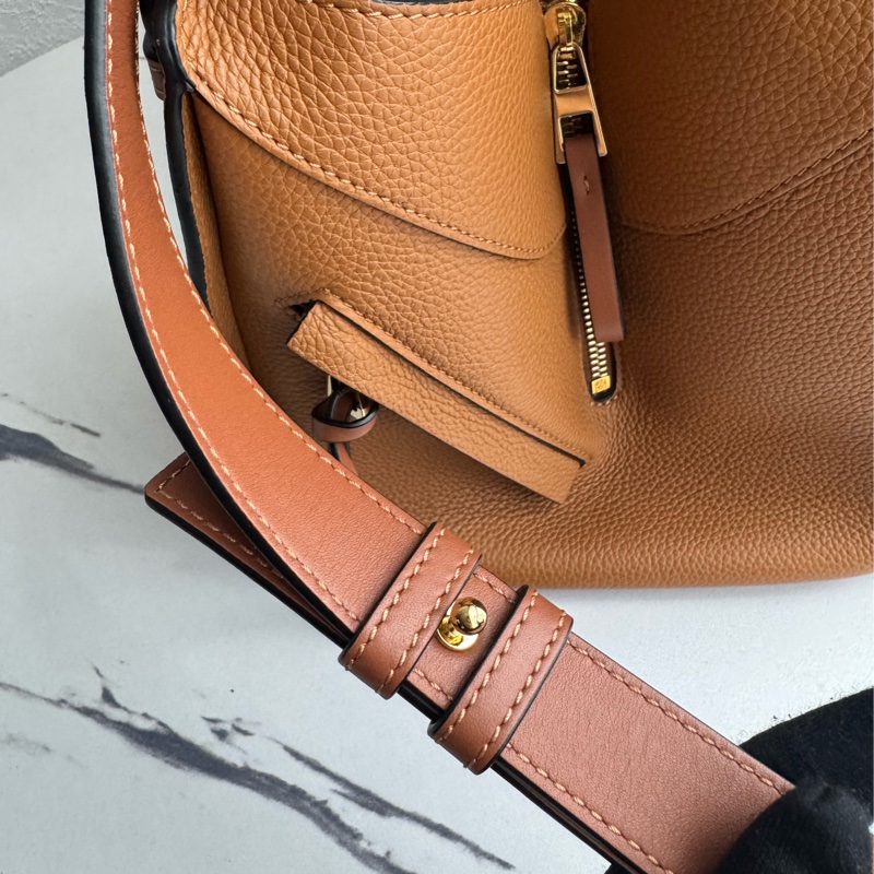 Loewe焦糖色吊床包mini-24