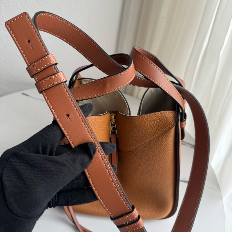 Loewe焦糖色吊床包mini-25
