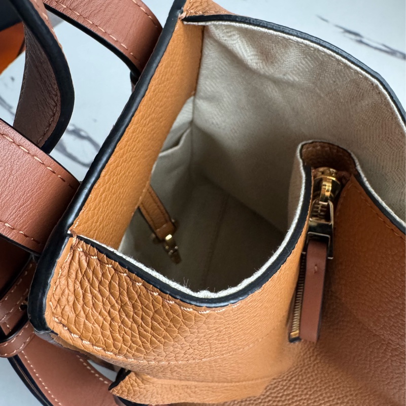 Loewe焦糖色吊床包mini-26