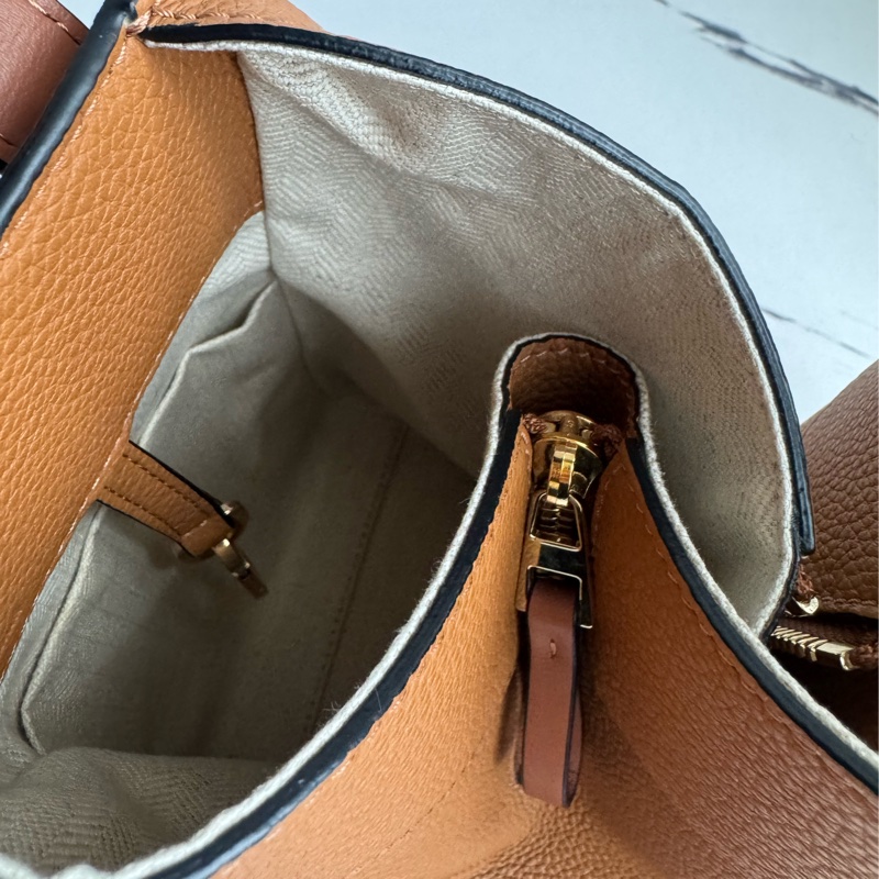 Loewe焦糖色吊床包mini-27