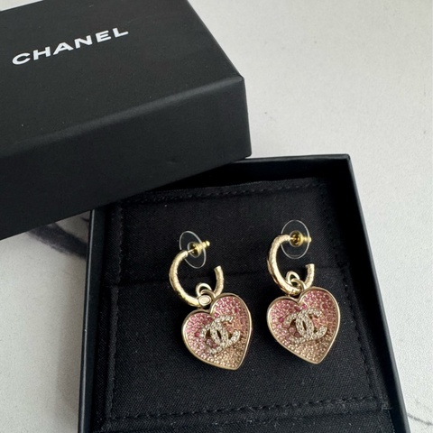 Chanel粉色愛心雙面耳環😍