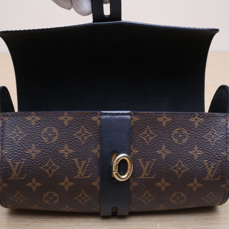 LOUIS VUITTON 水波紋牛皮限量秀款老花拼黑色筆筒金屬鏈條包肩背包-2