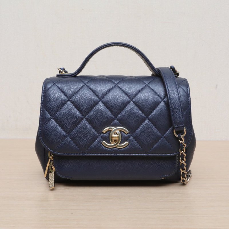 CHANEL BusinessAffinity口蓋郵差包小號藍色30開金扣肩背包-1
