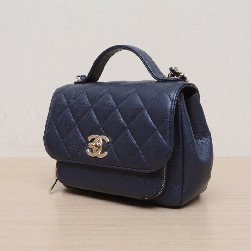 CHANEL BusinessAffinity口蓋郵差包小號藍色30開金扣肩背包-4