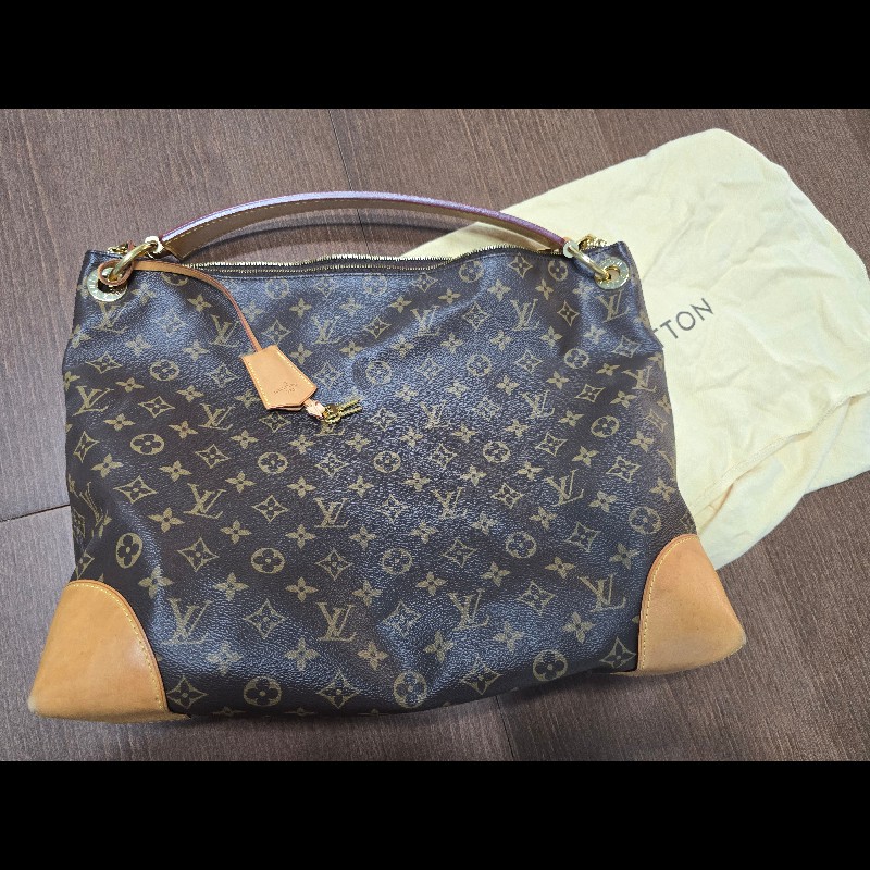 LV Louis Vuitton
Monogram Berri MM-3