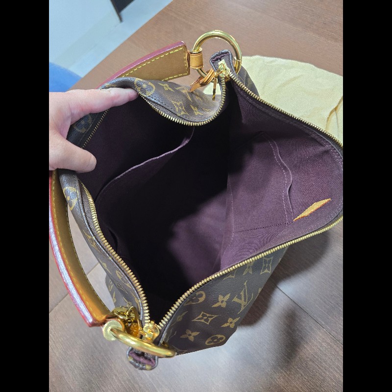 LV Louis Vuitton
Monogram Berri MM-8
