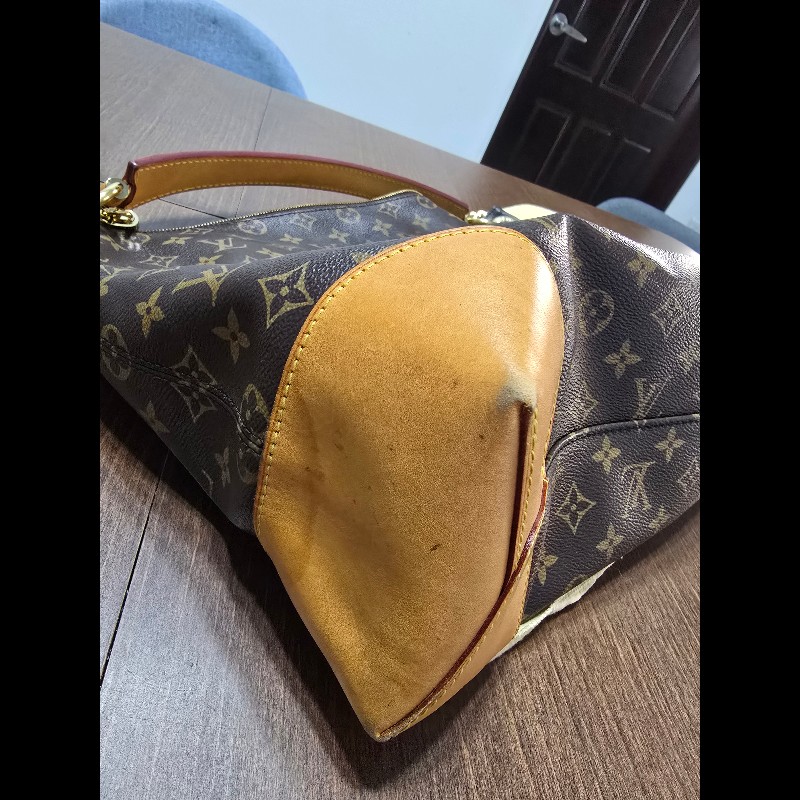LV Louis Vuitton
Monogram Berri MM-14