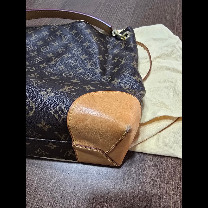 LV Louis Vuitton
Monogram Berri MM-15