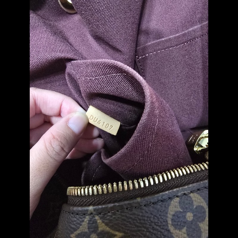 LV Louis Vuitton
Monogram Berri MM-16
