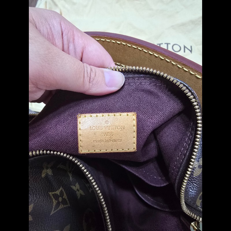 LV Louis Vuitton
Monogram Berri MM-17