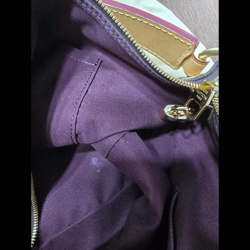LV Louis Vuitton
Monogram Berri MM-18