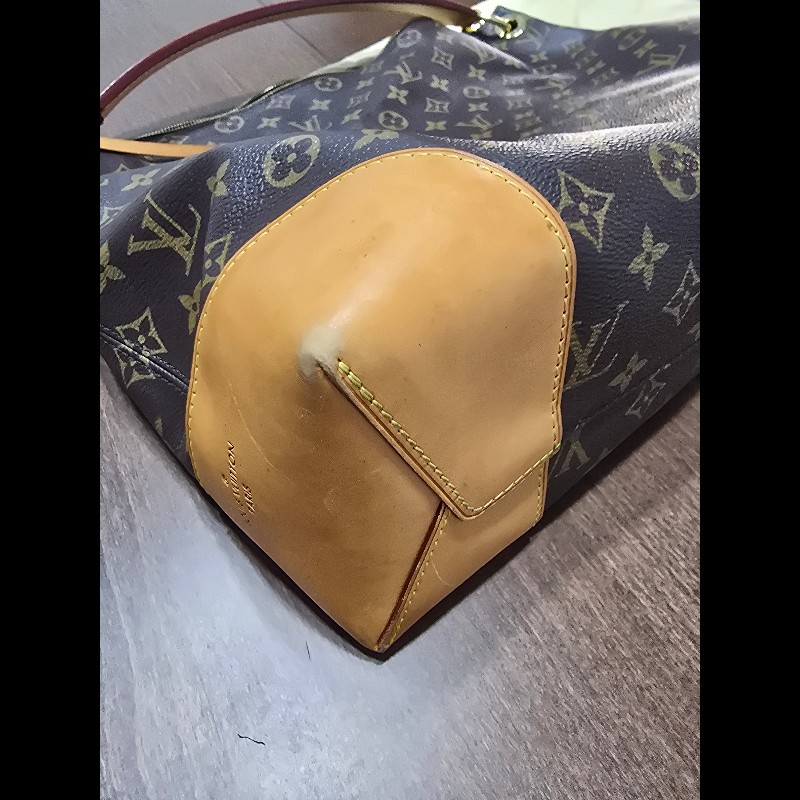 LV Louis Vuitton
Monogram Berri MM-19