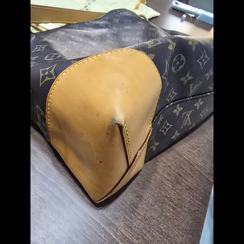 LV Louis Vuitton
Monogram Berri MM-21