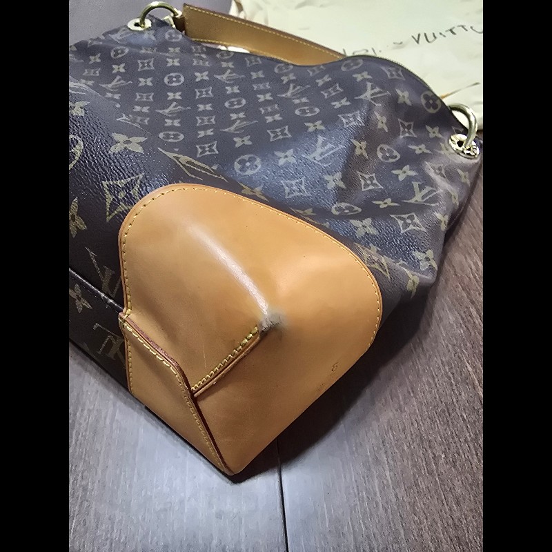 LV Louis Vuitton
Monogram Berri MM-22