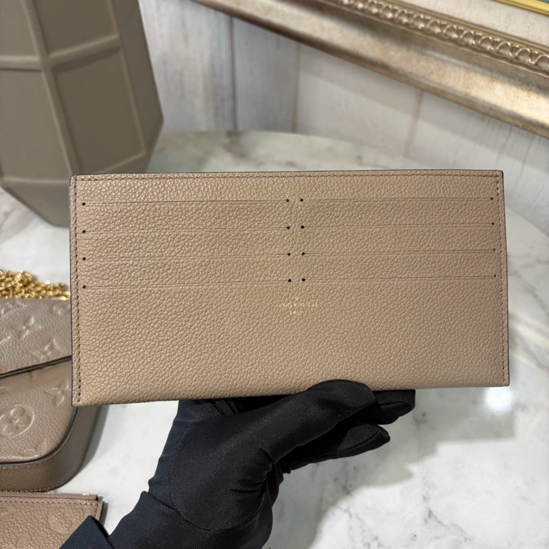 LV 米色牛皮壓紋Felicie Pochette金釦信封下蓋三合一斜背鏈包M68697-8
