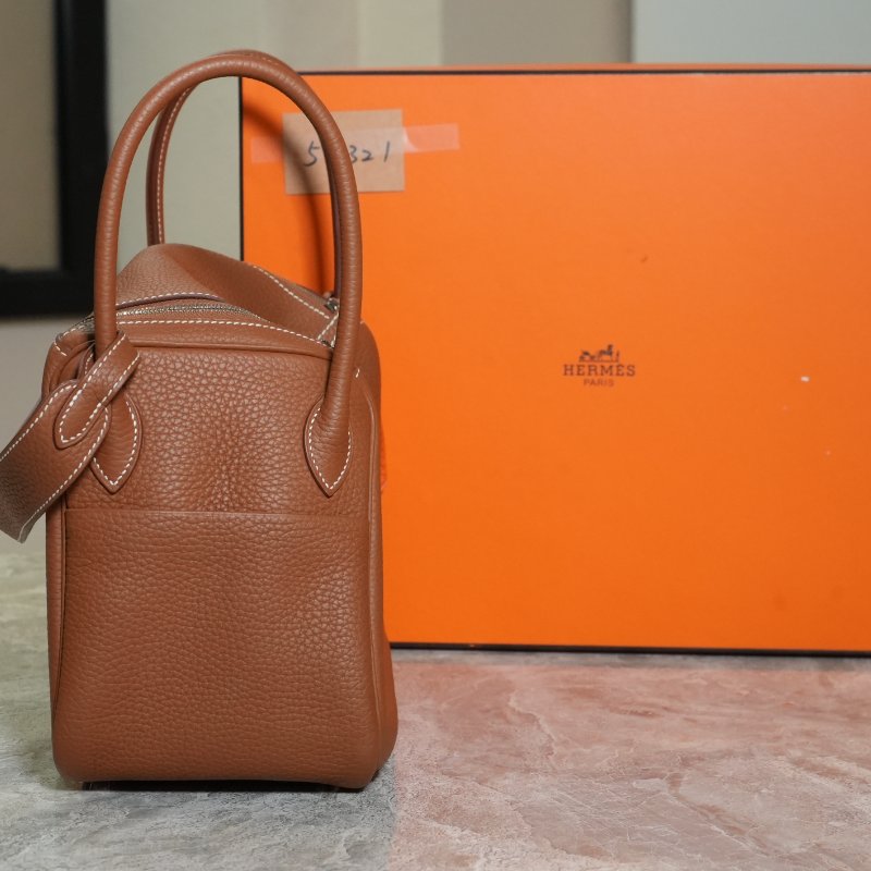 【美收精品】HERMÈS Lindy 金棕色粒面皮革手提肩背包　5-321-1