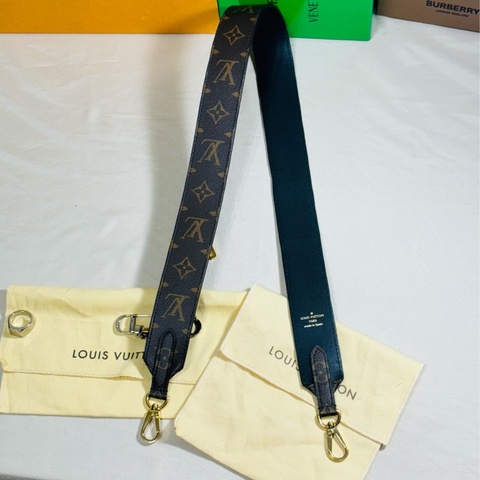 ‼️ 全台最甜近新美品LV新款寬背帶/肩帶 LouisVuitton 路易威登雙面用