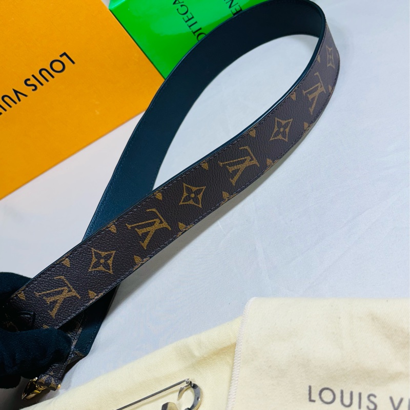 ‼️ 全台最甜近新美品LV新款寬背帶/肩帶 LouisVuitton 路易威登雙面用-2