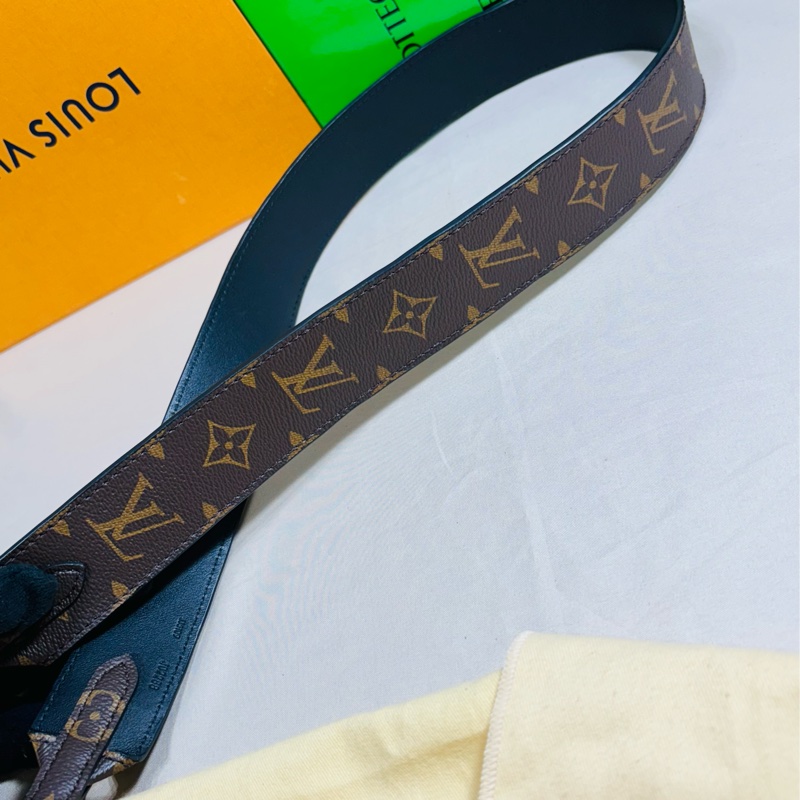‼️ 全台最甜近新美品LV新款寬背帶/肩帶 LouisVuitton 路易威登雙面用-3