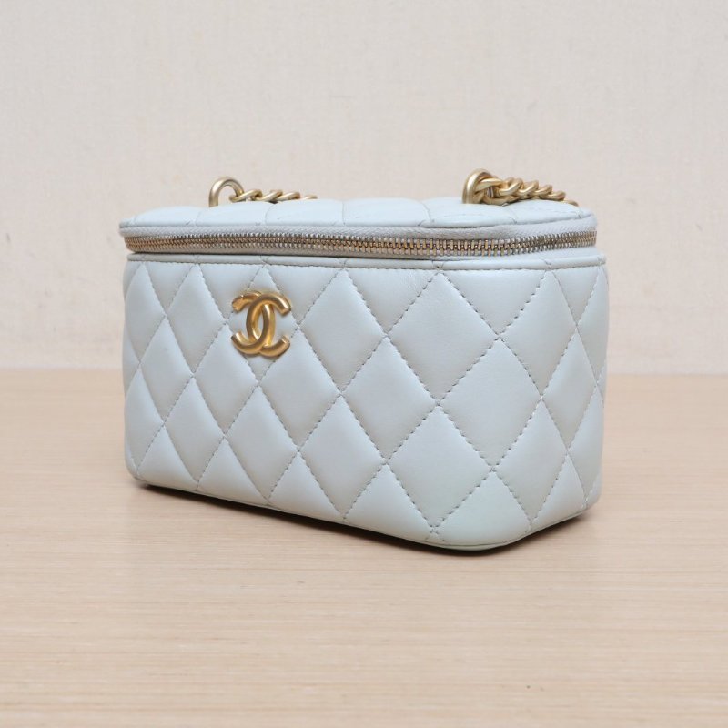 CHANEL 長盒子化妝包淺綠色羊皮金扣山茶花調節扣肩背包-2