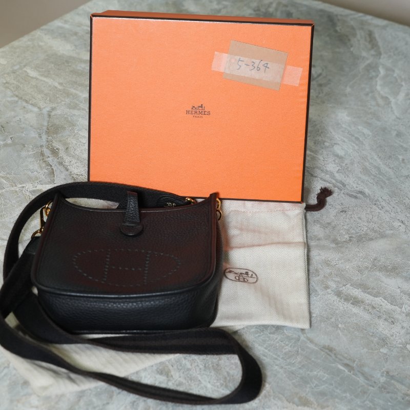 【美收精品】HERMÈS Evelyne 黑色粒面皮革斜背包 5-364-1