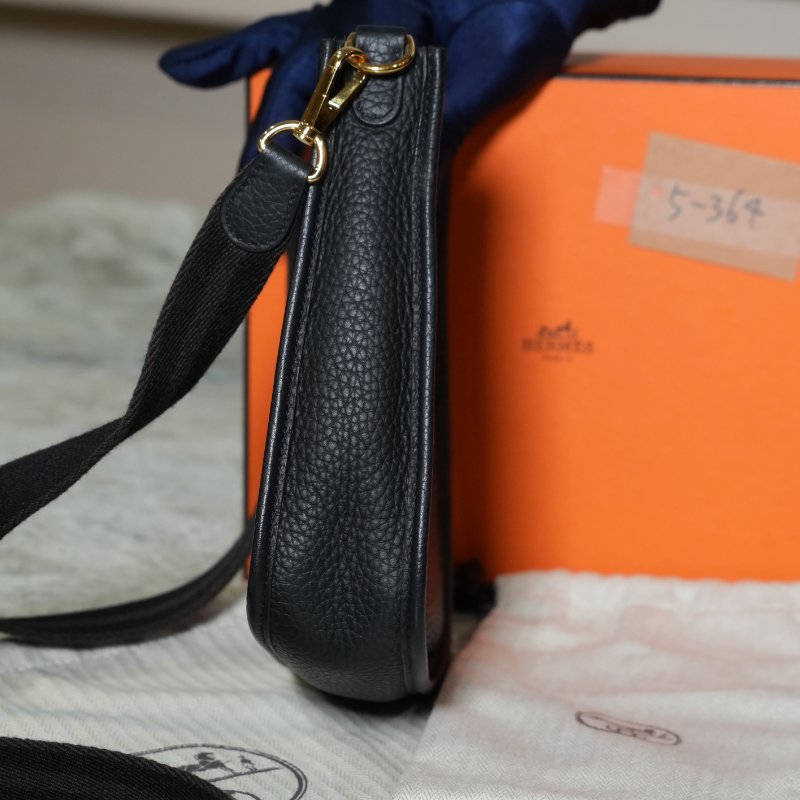 【美收精品】HERMÈS Evelyne 黑色粒面皮革斜背包 5-364-2