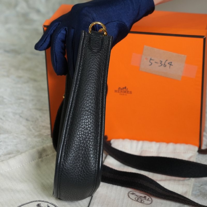 【美收精品】HERMÈS Evelyne 黑色粒面皮革斜背包 5-364-3
