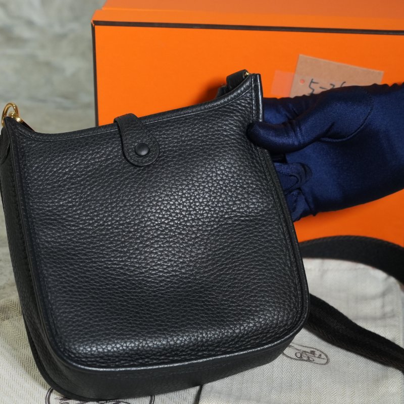 【美收精品】HERMÈS Evelyne 黑色粒面皮革斜背包 5-364-4