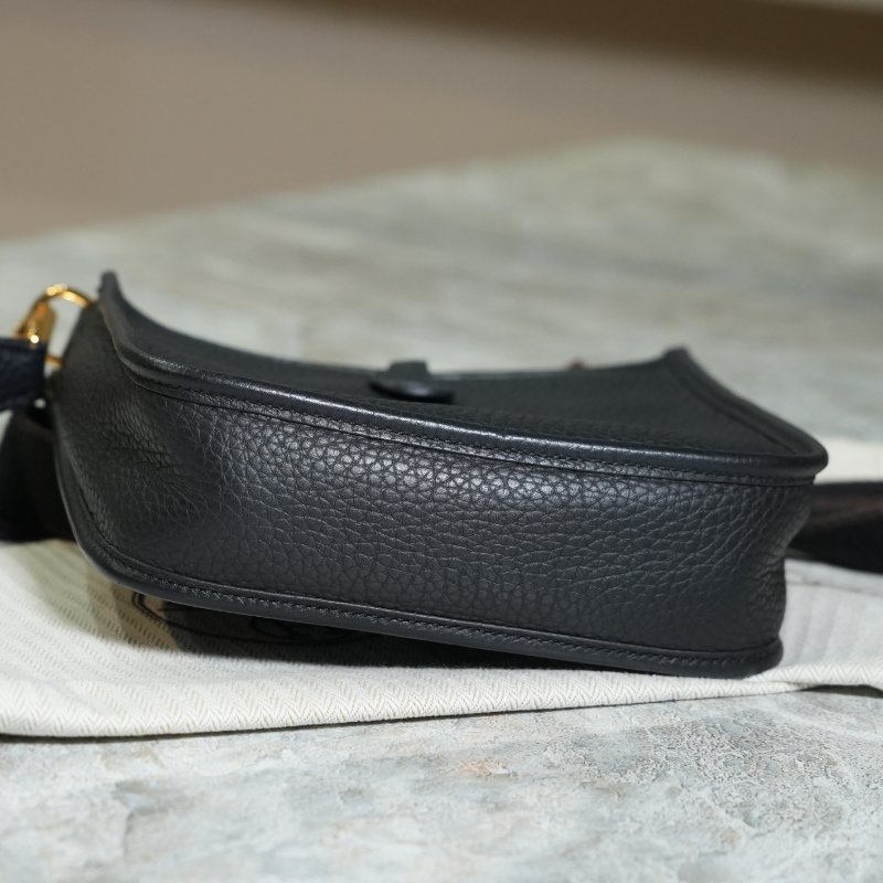 【美收精品】HERMÈS Evelyne 黑色粒面皮革斜背包 5-364-5