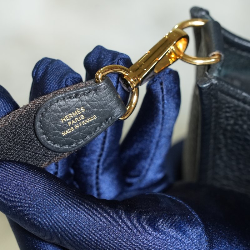【美收精品】HERMÈS Evelyne 黑色粒面皮革斜背包 5-364-7