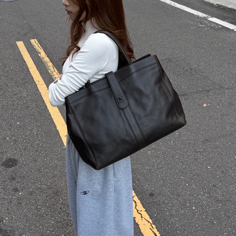 （極新🎁 超稀有） Chanel “So Black”黑釦 肩背托特包 【專櫃27.6萬】-6