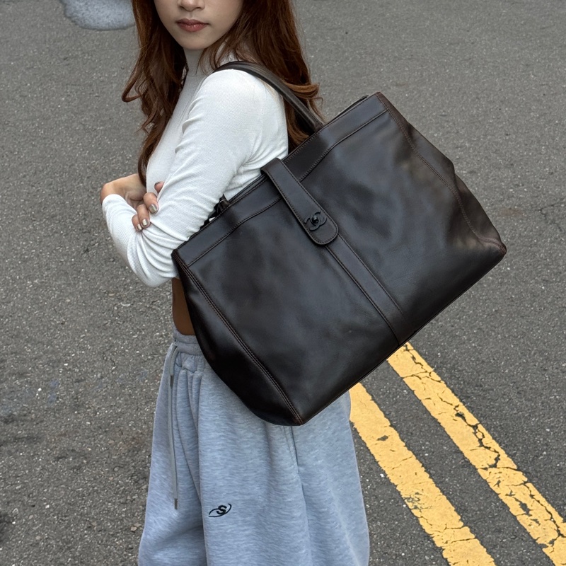 （極新🎁 超稀有） Chanel “So Black”黑釦 肩背托特包 【專櫃27.6萬】-7
