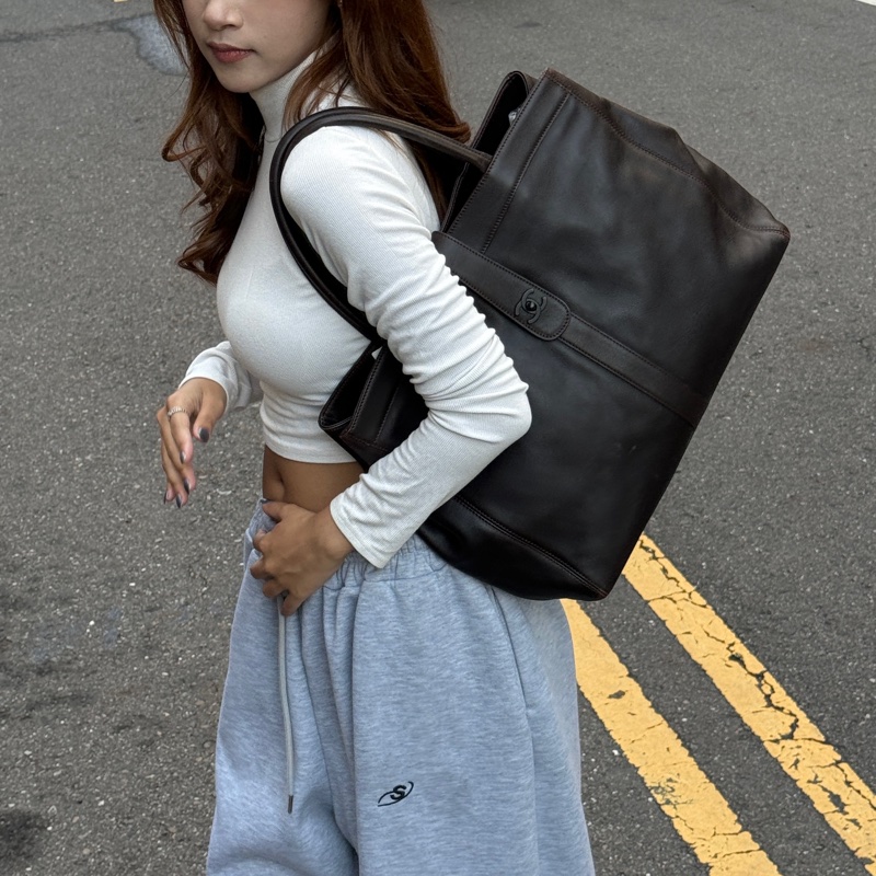 （極新🎁 超稀有） Chanel “So Black”黑釦 肩背托特包 【專櫃27.6萬】-22