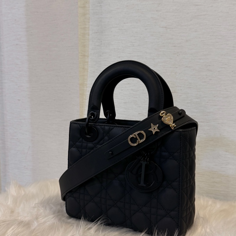 Dior lady Dior 霧面黑牛皮霧黑釦小號斜背包-0