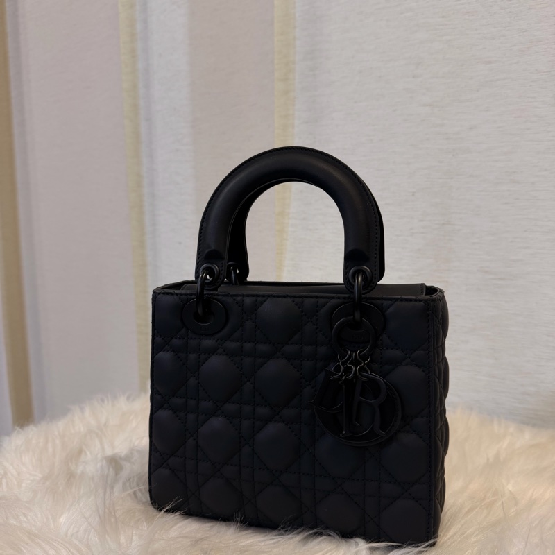 Dior lady Dior 霧面黑牛皮霧黑釦小號斜背包-4