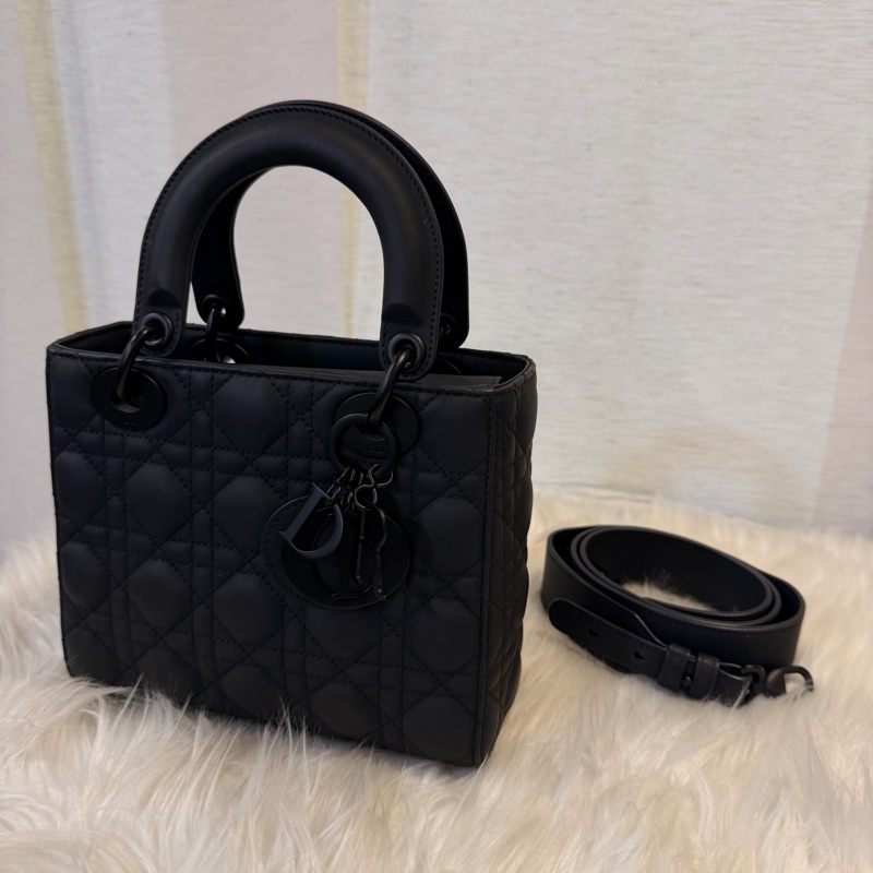 Dior lady Dior 霧面黑牛皮霧黑釦小號斜背包-6