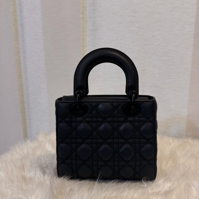 Dior lady Dior 霧面黑牛皮霧黑釦小號斜背包-7
