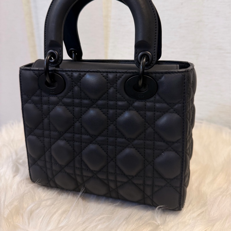 Dior lady Dior 霧面黑牛皮霧黑釦小號斜背包-8