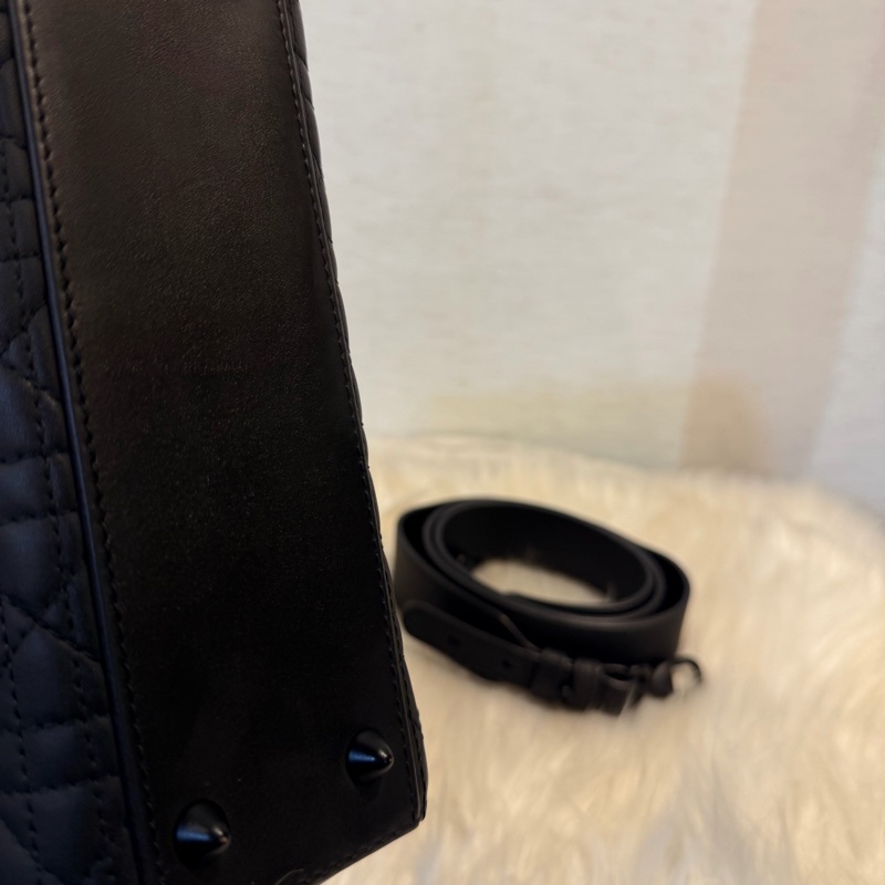Dior lady Dior 霧面黑牛皮霧黑釦小號斜背包-9