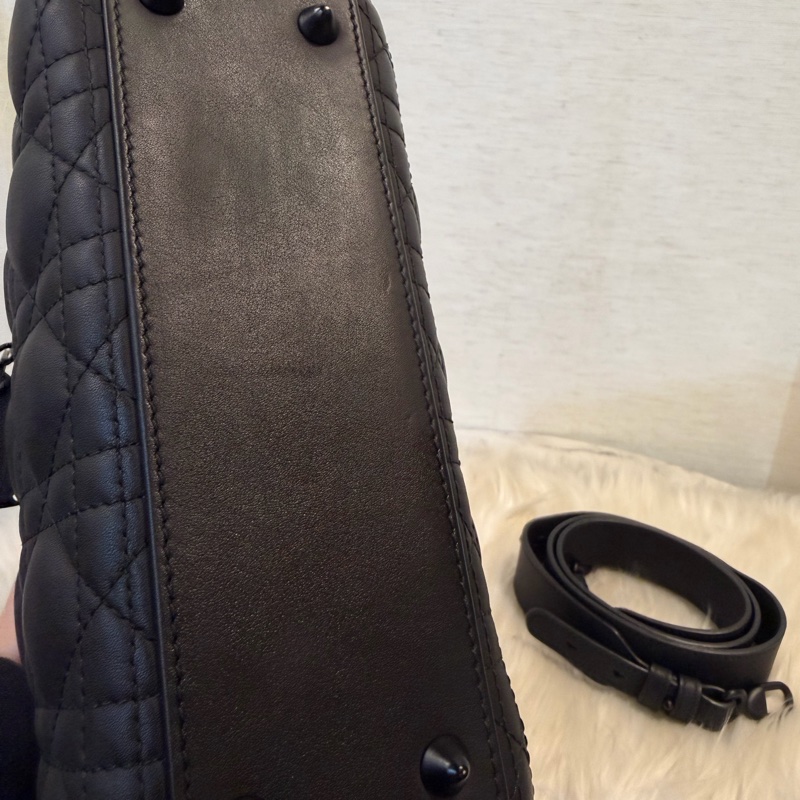 Dior lady Dior 霧面黑牛皮霧黑釦小號斜背包-10