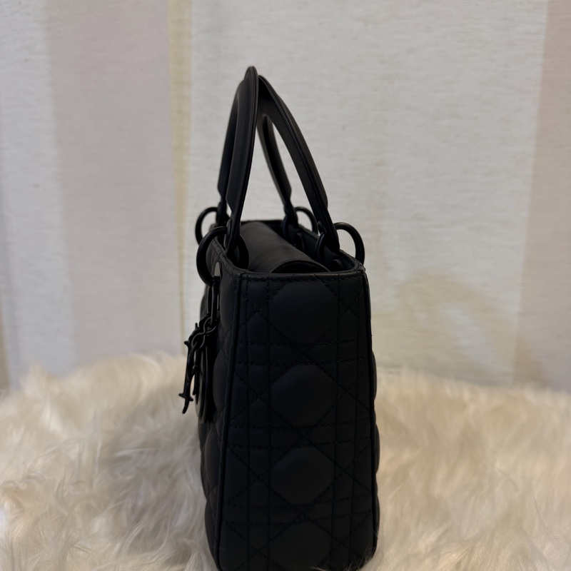 Dior lady Dior 霧面黑牛皮霧黑釦小號斜背包-11