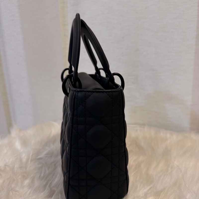 Dior lady Dior 霧面黑牛皮霧黑釦小號斜背包-12