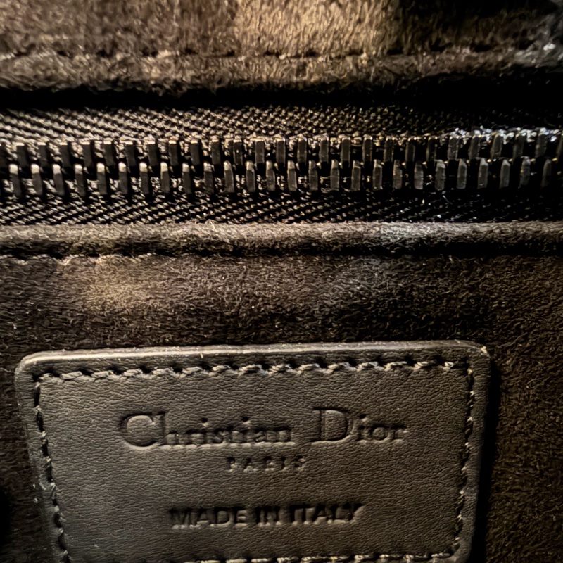Dior lady Dior 霧面黑牛皮霧黑釦小號斜背包-15