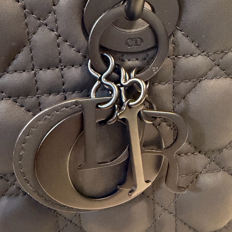 Dior lady Dior 霧面黑牛皮霧黑釦小號斜背包-19
