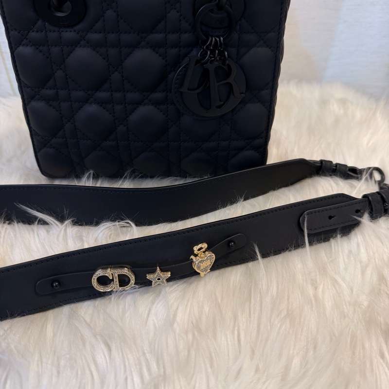 Dior lady Dior 霧面黑牛皮霧黑釦小號斜背包-32