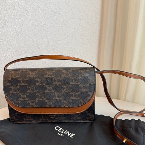 Celine 超甜🤍信封包