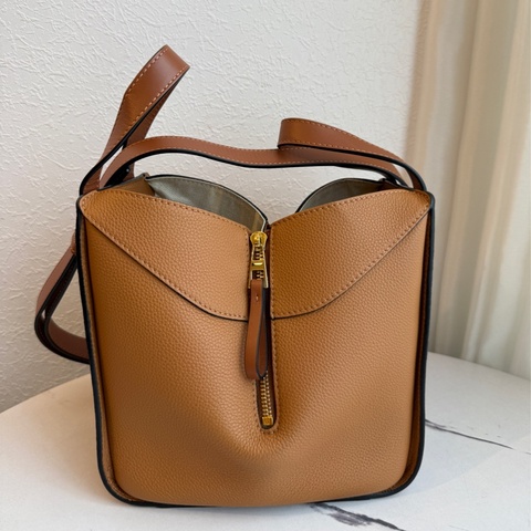 Loewe pm小號吊床包 焦糖色